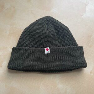NWOT Fjällräven Tab Hat in deep forrest - unisex